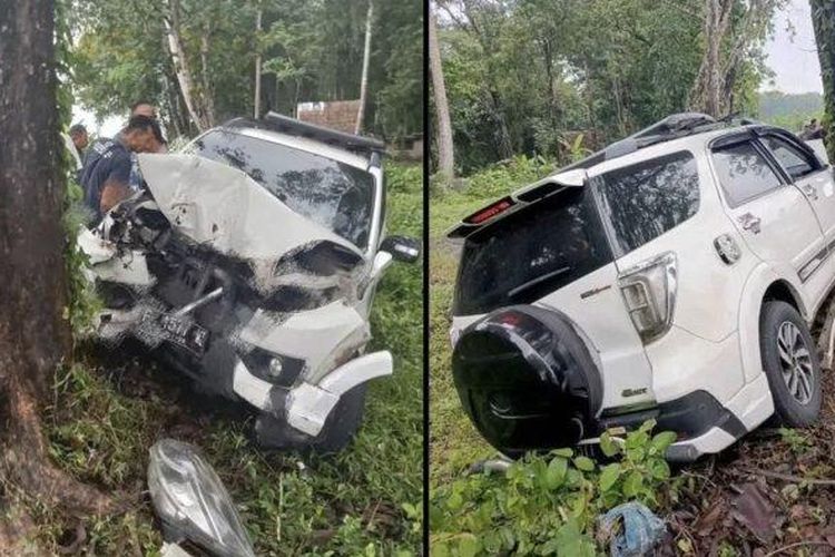 Satu keluarga tewas setelah mobil yang ditumpangi mengalami kecelakaan di Jalan Raya Kampung Bipak, Desa Jatisari, Kecamatan Sindangbarang, Kabupaten Cianjur, Jawa Barat, Minggu (22/6/2025). 
