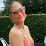 Rayakan Kemerdekaan, Jennifer Lopez Nonton Kembang Api Berbalut Bikini One Piece