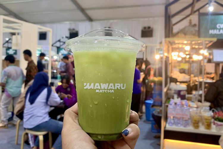 Segelas minuman matcha kekinian dijual mulai Rp 15.000 di Mawaru Matcha. Terbilang murah bila dibandingkan sederet matcha merek lain.