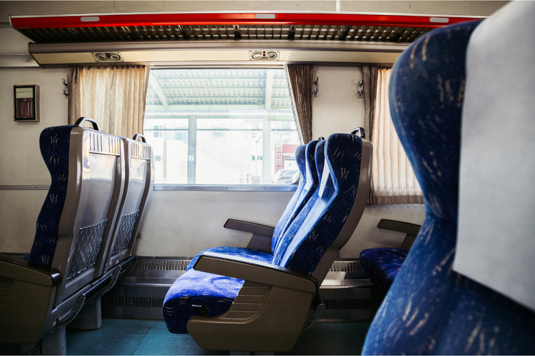 Kursi Kereta Ditempati Orang Lain? Ini yang Harus Dilakukan Menurut KAI