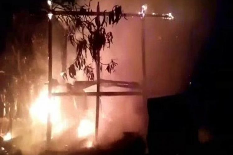 Enam orang berhasil lolos dari kebakaran hebat yang membakar rumah di Jalan Cenderawasih, Polewali Mandar, menjelang Minggu (18/11/2018) dini hari. 