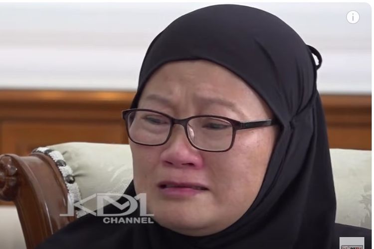 Vivi, salah satu eks pemain sirkus Oriental Circus Indonesia (OCI) mengaku disiksa oleh anak pendiri OCI, saat dimediasi dengan manajemen Taman Safari Indonesia, di Gedung Pakuan, Bandung, Jawa Barat, Senin (5/5/2025). Mediasi diinisiasi Gubernur Jawa Barat Dedi Mulyadi.