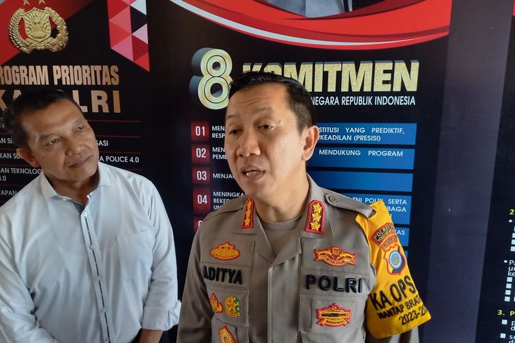 Kapolresta Yogyakarta (kanan) Kombes Pol Surya Dharma dan Kasatreskrim Polresta Yogyakarta (kiri) AKP MP Probo Satrio saat ditemui di POlresta Yogyakara jelaskan soal penemuan mayat di Kotabaru, Kota Yogyakarta, Senin (26/2/2024)