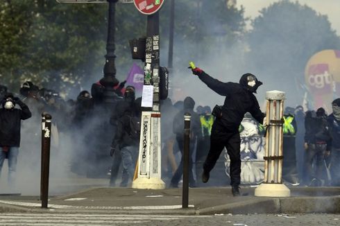 Peringatan Hari Buruh di Paris Ricuh, Polisi Tangkap 200 Demonstran