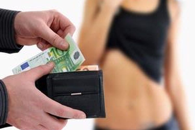 Biasakan untuk membuat pembukuan sederhana untuk mengelola gaji, sekaligus mendeteksi adanya pengeluaran yang mencurigakan.