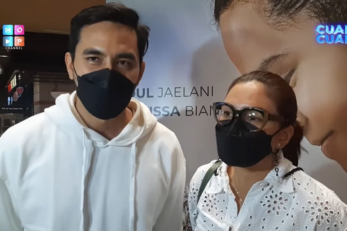Darius Sinathrya memberikan bocoran tentang kunci suksesnya dalam menjaga serta merawat rumah tangganya dari terpaan gosip.
