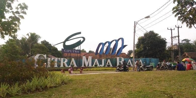 Bagian depan Citra Maja Raya.