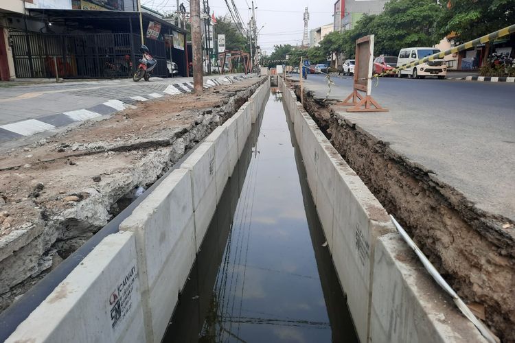 Pemkot Semarang antisipasi banjir melalui pembangunan infrastruktur saluran air.