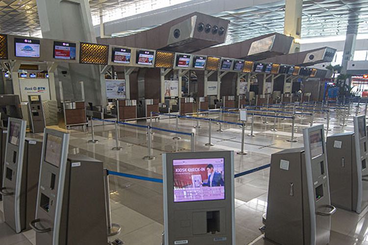 An area for check-in counters in Terminal 3 of Soekarno-Hatta International Airport looks empty.   