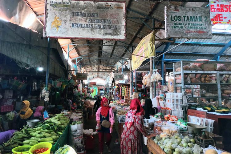 Suasana di Pasar Pagi Pemalang, Foto milik sendiri