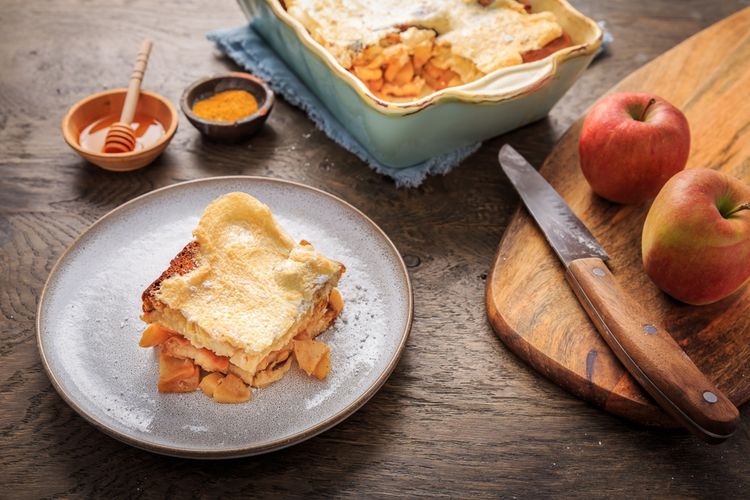 Ilustrasi puding roti dengan buah.