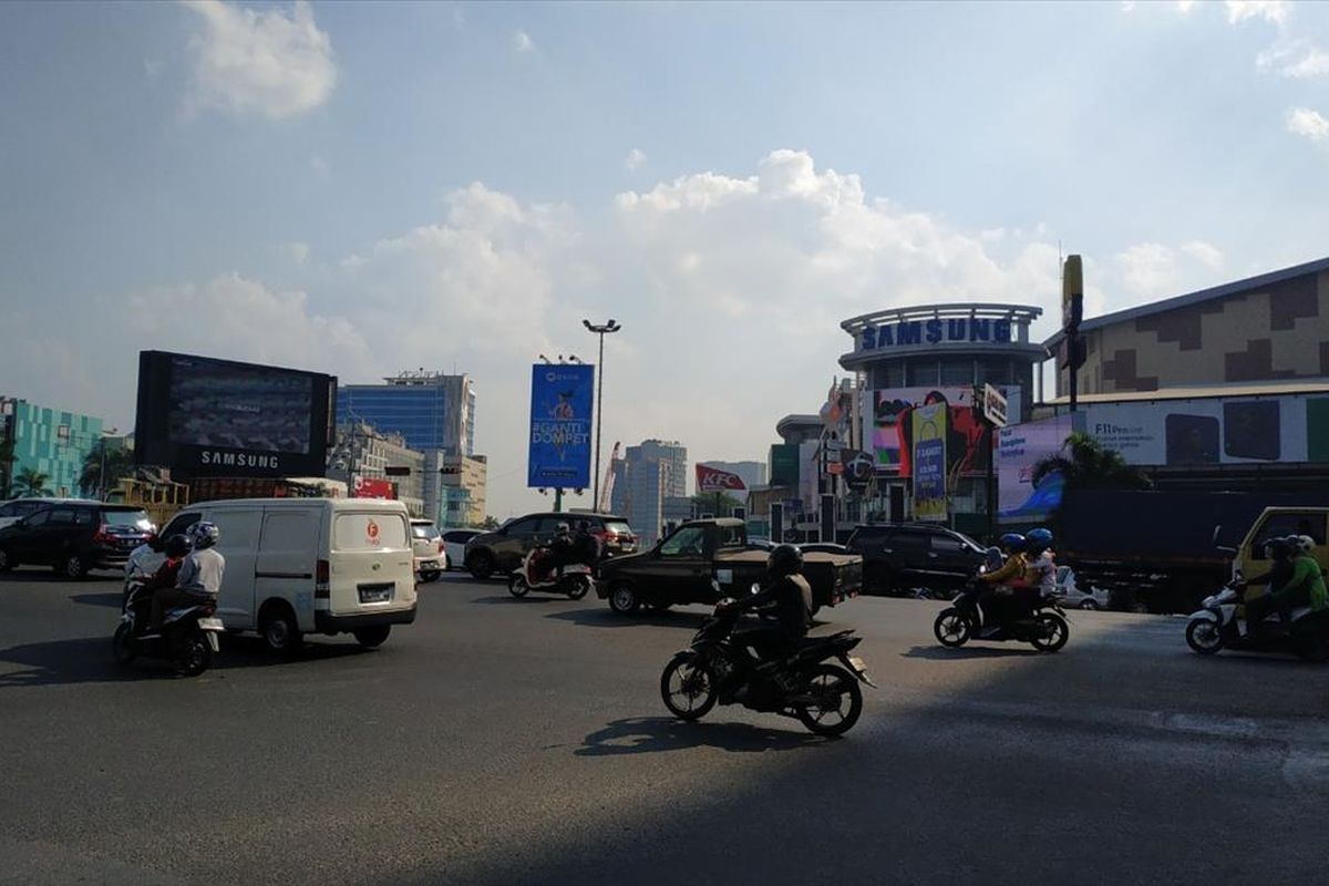 Persimpangan Jalan Ahmad Yani, Bekasi.