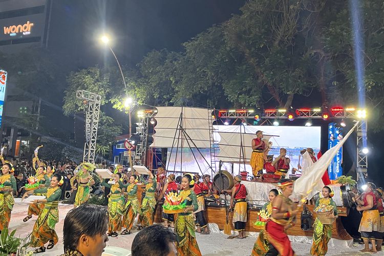 Tari Merak hingga Perang Majapahit Meriahkan Karnaval Budaya 2025