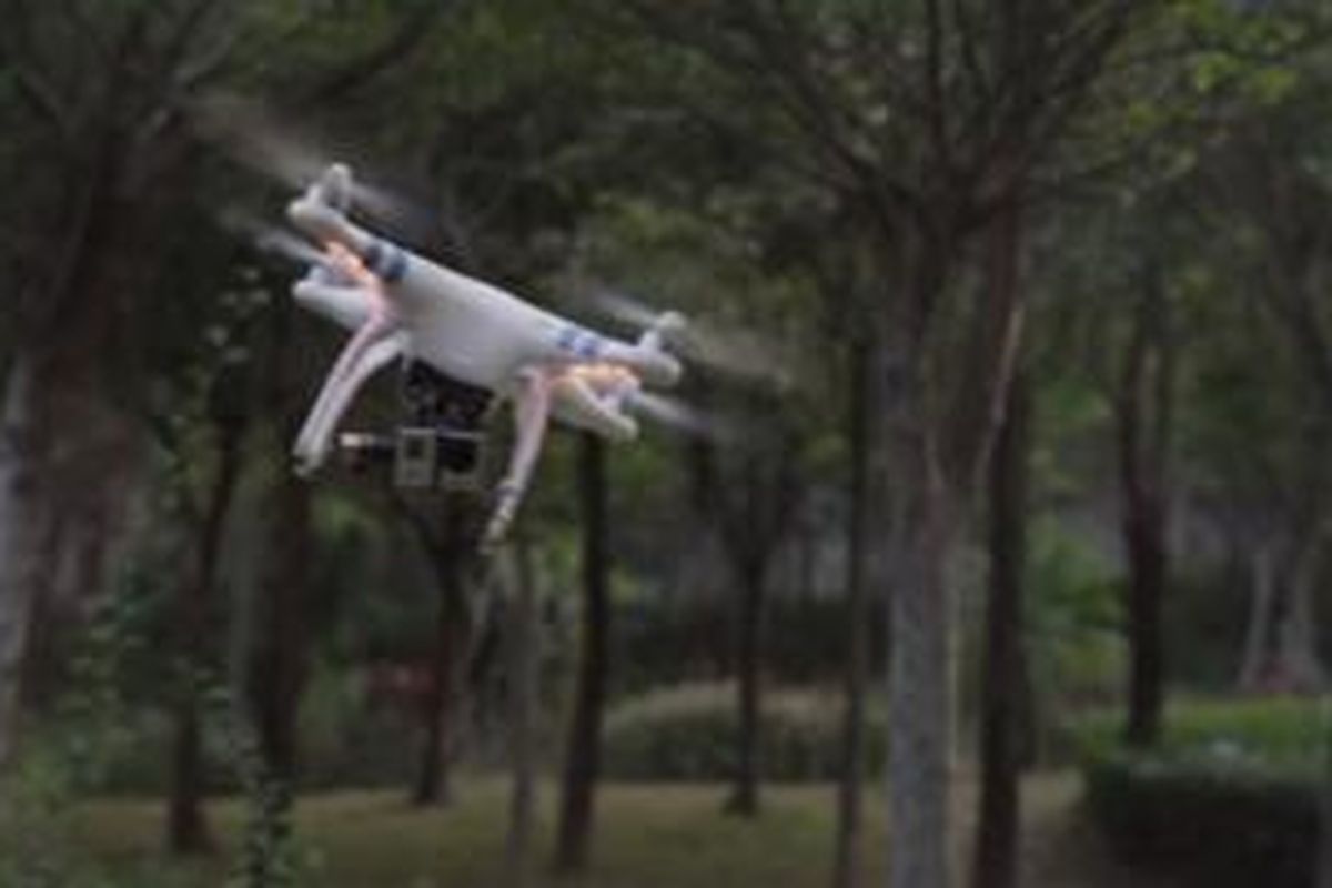 Phantom DJI 2, salah satu jenis drone terbaru yang banyak digemari.