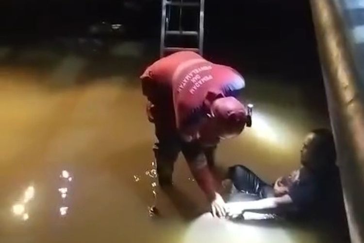ODGJ di Nunukan Melompat ke Sungai, Menangis Tengah Malam, Diselamatkan Petugas Damkar