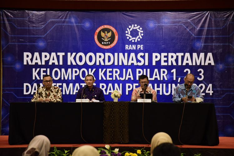 Sekretaris Utama (Sestama) BNPT RI Bangbang Surono dalam Rapat Koordinasi Pertama Kelompok Kerja dan Tematis RAN PE Tahun 2024, Selasa (19/3/2024).