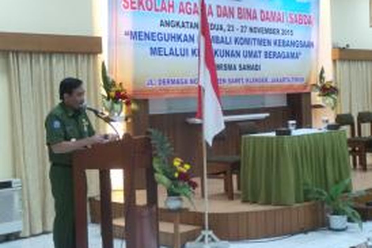 Wakil Gubernur DKI Jakarta Djarot Saiful Hidayat dalam sambutan pada pembukaan Sekolah Agama dan Bina Damai (Sabda) angkata kedua 23-27 november 2015 di Duren Sawit, Jakarta Timur. Senin (23/11/2015)