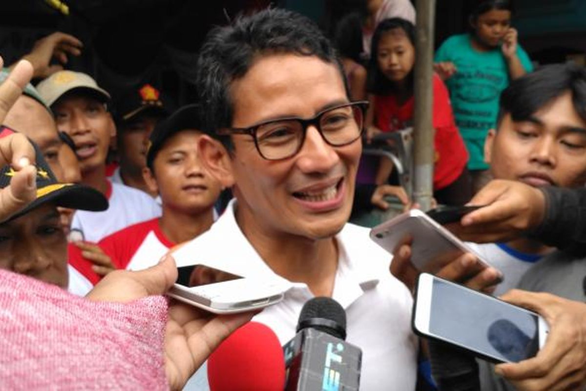 Calon wakil gubernur DKI Jakarta nomor pemilihan tiga, Sandiaga Uno, diwawancara usai kampanye di Rawa Buaya, Cengkareng, Jakarta Barat, Selasa (31/1/2017).