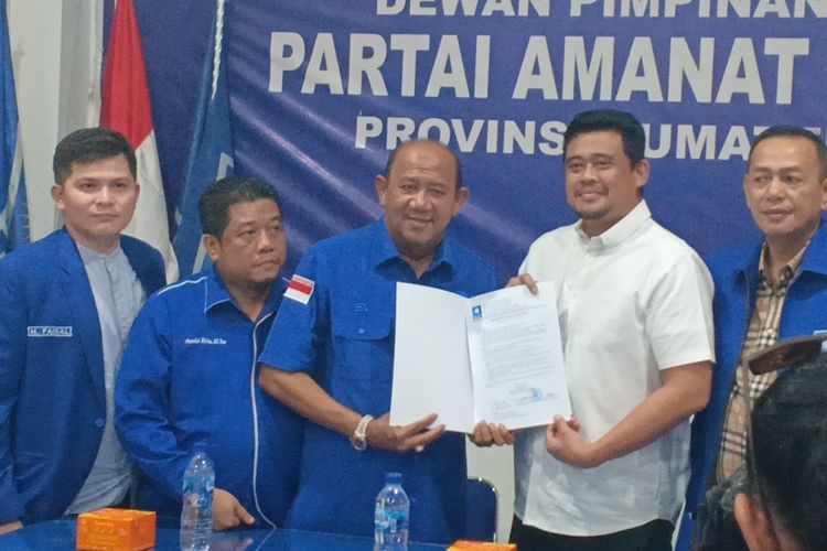 Wali Kota Medan Bobby Nasution saat menerima surat tugas Pilkada Sumut dari DPW PAN Sumut, Selasa (12/6/2024)