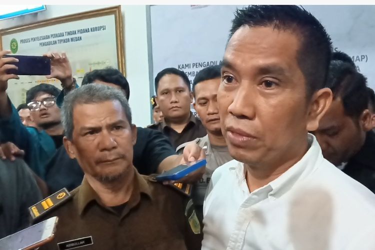 AKBP Achiruddin saat diwawancarai wartawan usai menjalani sidang 2 tuntutan di Pengadilan Negeri Medan, Senin (18/9/2023)