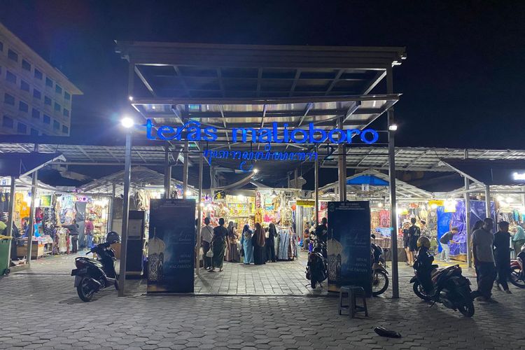 Tampak depan Teras Malioboro 2 di kawasan Malioboro, Yogyakarta, Kamis (12/10/2023).