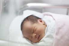 Tips Menidurkan Bayi dari Perawat di Bagian Kamar Bayi