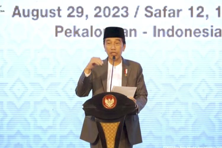 Presiden Joko Widodo saat memberikan sambutan saat meresmikan pembukaan Muktamar Sufi Internasional 2023 di Pekalongan, Jawa Tengah, Selasa (29/8/2023).
