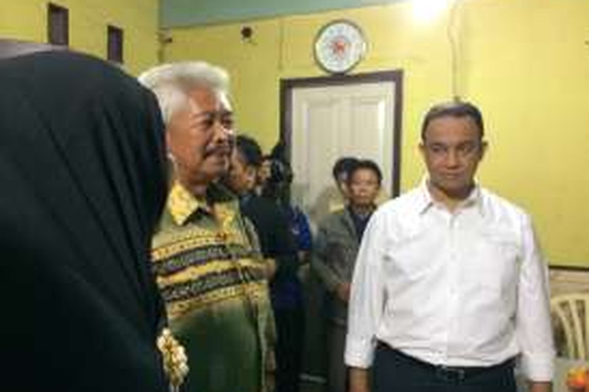 Bakal calon gubernur DKI Jakarta, Anies Baswedan di Kampung Muara Baru, RW 017, Penjaringan, Jakarta Utara, Senin (17/10/2016).