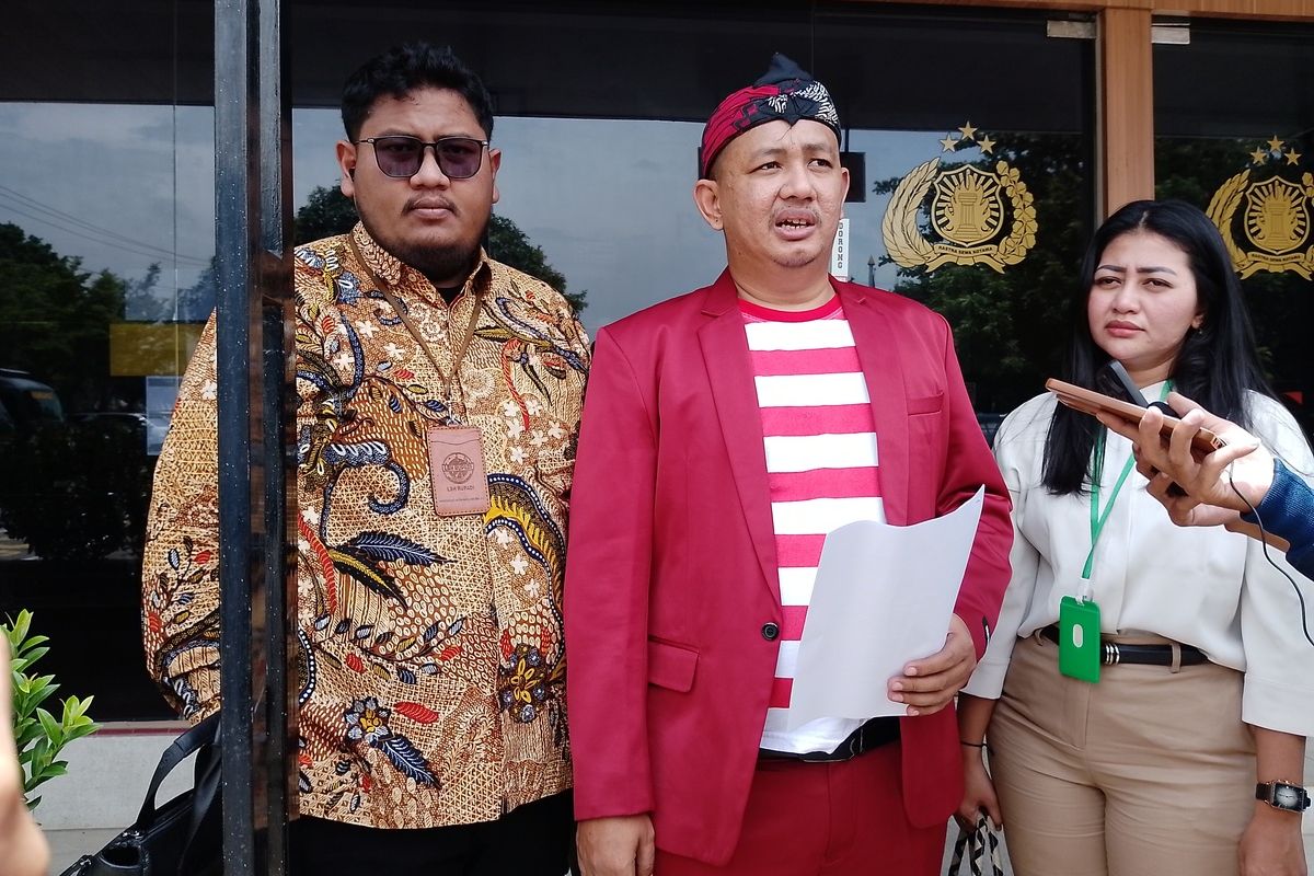 Joko Susanto, dan temannya selaku pengacara pemilik wahana wisata di Boja Kendal. KOMPAS.COM/SLAMET PRIYATIN