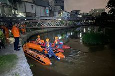 Tim SAR Cari Bocah Laki-laki yang Tenggelam di Sungai Ciliwung Jakpus 