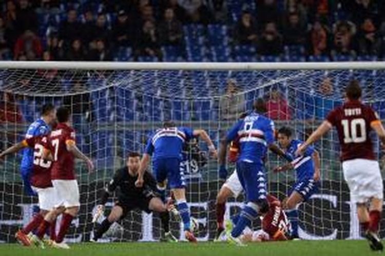 Gol Lorenzo De Silvestri mewarnai kekalahan AS Roma dari Sampdoria di Stadion Olimpico, Senin atau Selasa (17/3/2015) dini hari WIB.
