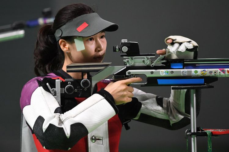 Penembak juara Olimpiade Yi Siling harus berhadapan dengan gangguan pribadi di Pertandingan Nasional China, saat anak perempuan dalam kandungannya kerap menendang. 