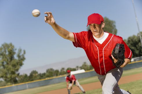 Teknik Memegang Bola dalam Permainan Baseball