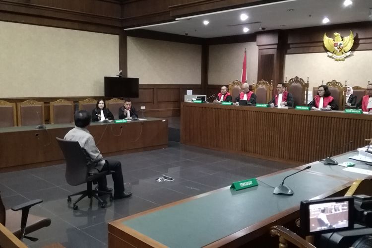 Sidang dakwaan mantan Gubernur Kepulauan Riau Nurdin Basirun di Pengadilan Tindak Pidana Korupsi, Jakarta, Rabu (4/12/2019)