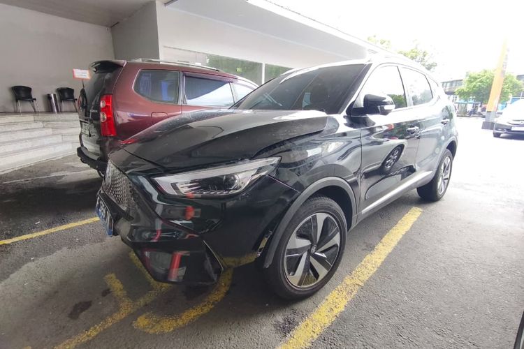 Kondisi MG ZS EV setelah menabrak hotel