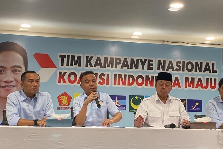 Ketua Koordinator Bidang Strategis TKN Prabowo Gibran, Sufmi Dasco Ahmad, saat konferensi pers di rumah relawan Prabowo, Palmerah, Jakarta Barat, Minggu (12/11/2023).