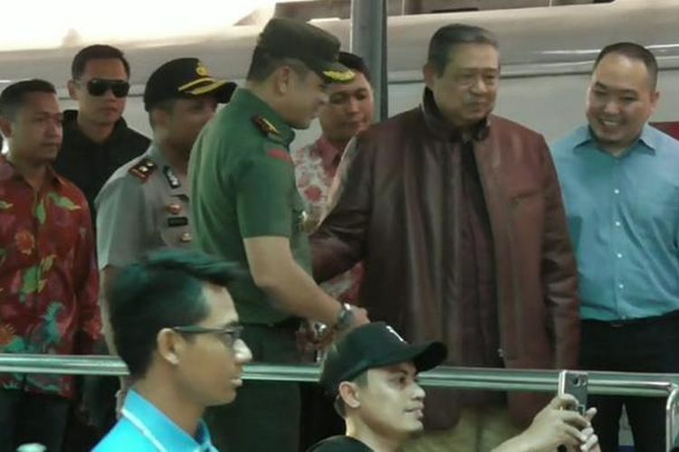 Prsiden ke-6 Indonesia, Susilo Bambang Yudhyono tiba di Stasiun Balapan Solo, Sabtu (18/2/2017).