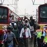 Penumpang KRL Kini Wajib Pakai Baju Lengan Panjang, Memangnya Efektif?