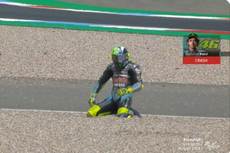 MotoGP Belanda - Valentino Rossi Pebalap Pertama yang Crash, Motor M1-nya Terpelanting dan Hancur