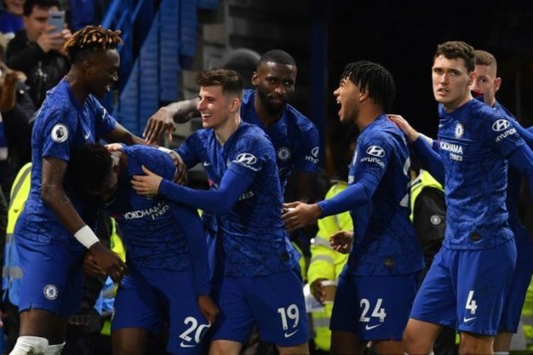 Callum Hudson-Odoi, Tammy Abraham, Mason Mount pada laga Chelsea vs Burnley di Stamford Bridge, Sabtu (11/1/2020).