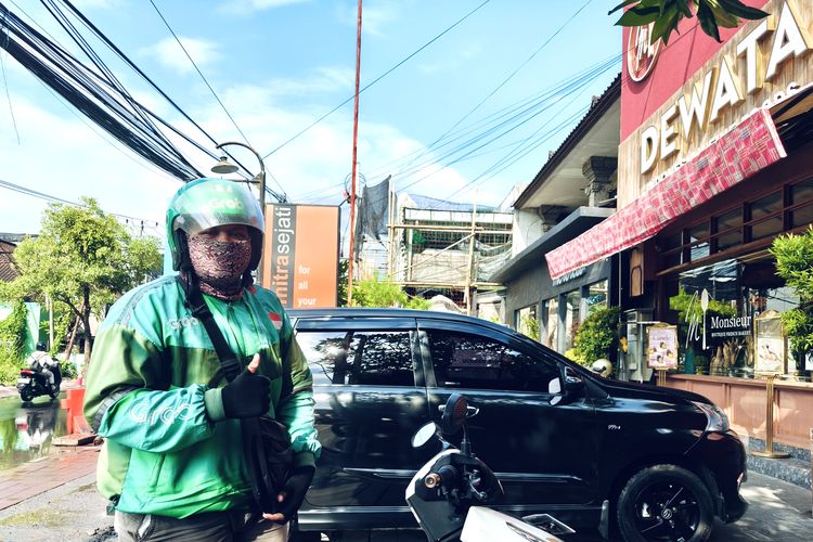 Tiga Tahun di Jalanan Bali, Kadek Menemukan Hidup dari Setang Motor Ojol