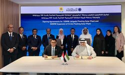 PLN dan Masdar Teken MoU Pengembangan PLTS Terapung di Indonesia