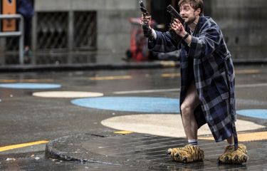 Daniel Radcliffe dalam film Guns Akimbo.