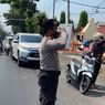 Cerita Pasutri yang Turun dari Motor dan Hormat Bendera di Gresik: Saya Pikir Awalnya Ditilang...