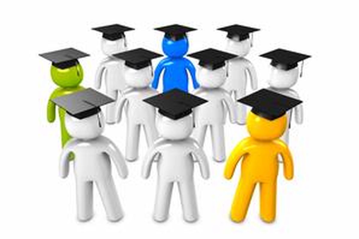 Di Singapura, pemerintah setempat selain memacu tiga universitas negeri, -National University of Singapore, Nanyang Technological University, dan Singapore Management University, -untuk mencapai standar internasional juga memberlakukan aturan ketat terhadap sekolah dan universitas swasta. Kini ada sekitar 300 lembaga pendidikan swasta (private education organization/PEO) di Singapura.