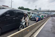 Lalu Lintas Padat Imbas Demo Buruh di Depan Gedung DPR, Pengendara Diizinkan Lewat Jalur Transjakarta