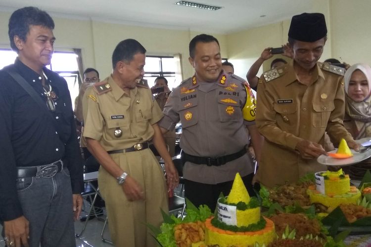 Buruh di Kota Banjar lebih memilih potong tumpeng bersama pemerintah, daripada unjuk rasa turun ke jalan, Selasa (30/4/2019).