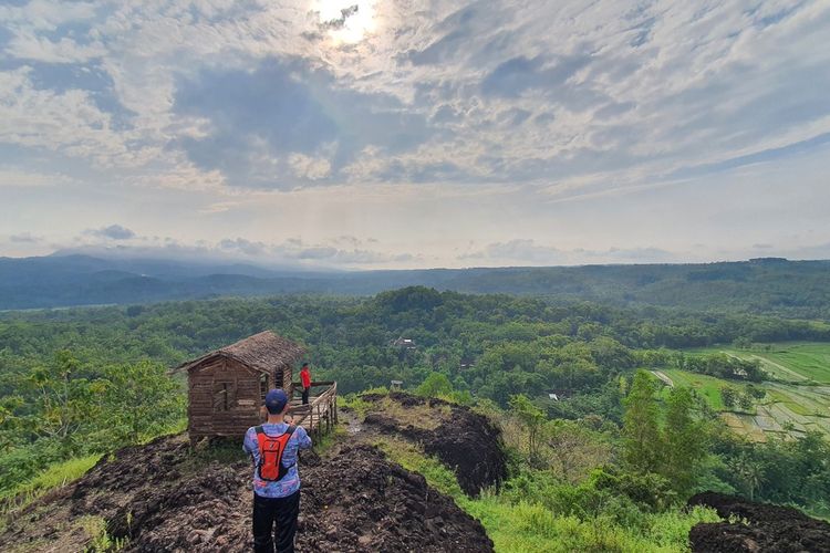 Gunung Ireng, Patuk, Gunungkidul Sabtu (26/3/2022)