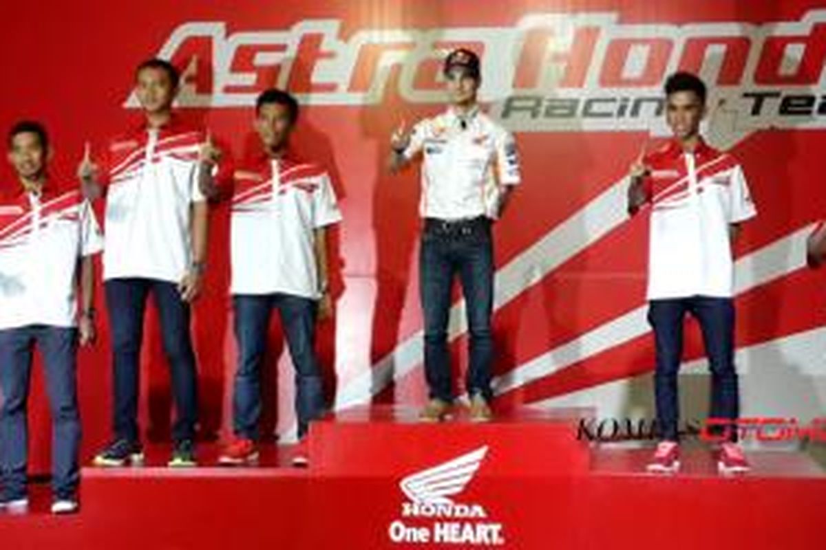 Para pebalap muda binaan Honda di ajang internasonal, bersama pebalap Repsol Honda Dani Pedrosa.