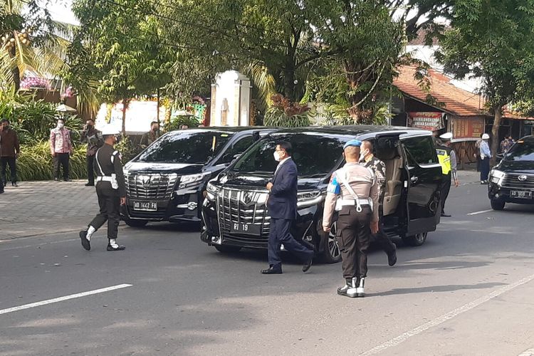 Tamu undangan berdatangan dalam acara pernikahan adik Presiden Jokowi, Idayati dengan Ketua MK Anwar Usman di Gedung Graha Saba Buana Solo, Jawa Tengah, Kamis (26/5/2022).